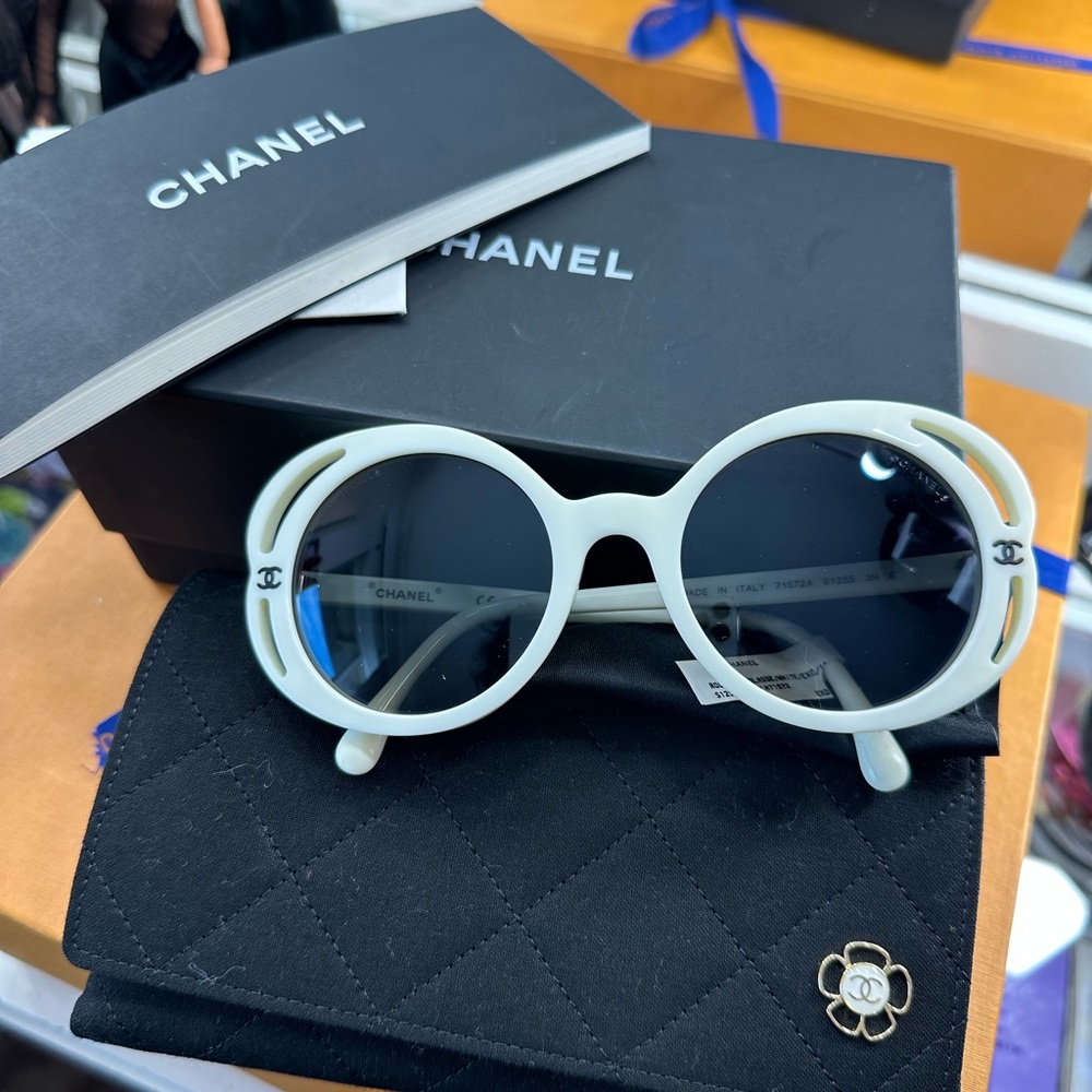 Meet your Posher, Sol